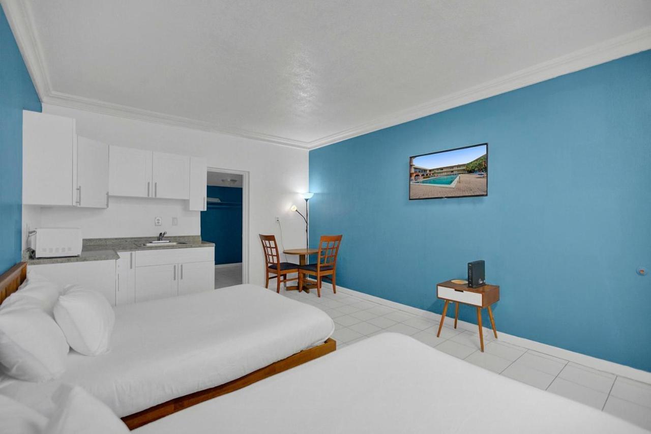 Private Hallandale Beach Studio Wbath Walking Distance To The Beach Pool Free Parking Экстерьер фото
