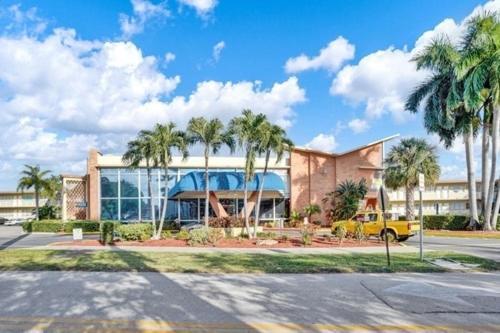 Private Hallandale Beach Studio Wbath Walking Distance To The Beach Pool Free Parking Экстерьер фото